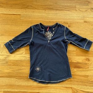 ALP N ROCK  EMBROIDERED HENLEY.